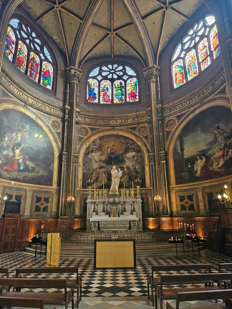 Soaring painted murals and stained glass inside Eglise Saint-Eustache